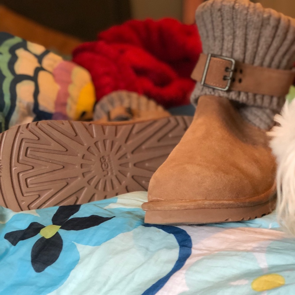 BRAND NEW TAN & KNIT UGG BOOTS